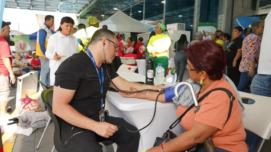 Supermercados Xtra realizó una nueva Feria de Salud