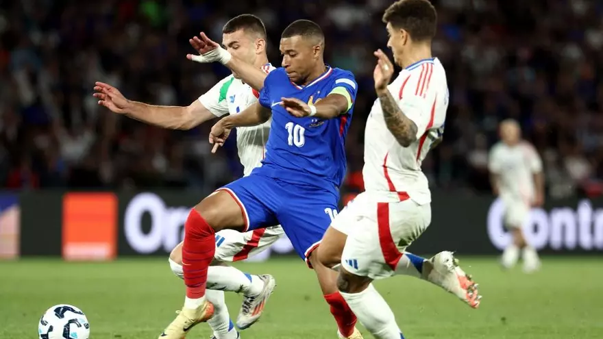 Kylian Mbappé recibe doble marca de los italianos