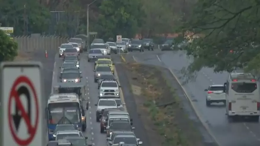 Pese a incremento, tráfico vehicular se mantiene fluido en Penonomé