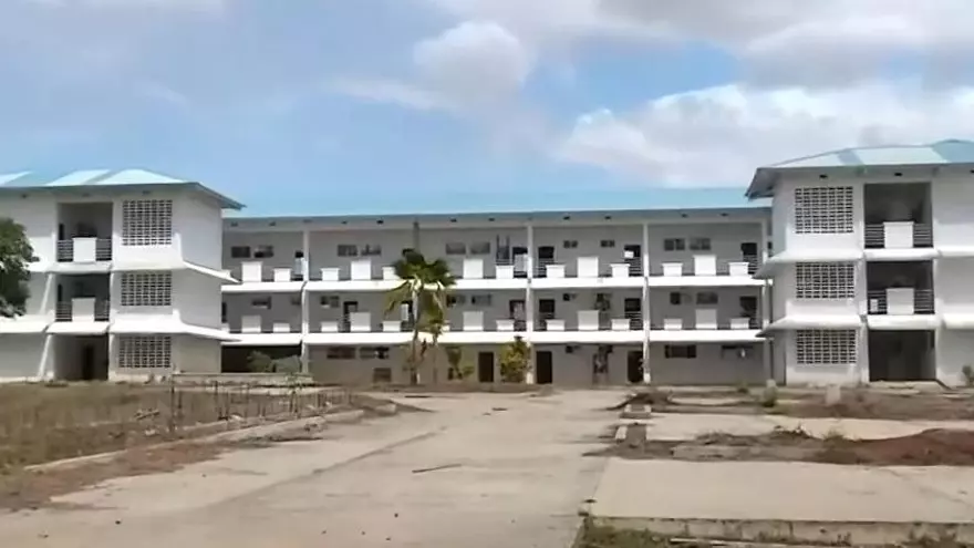 Construcción del Colegio de Los Pozos en Herrera se mantiene paralizada