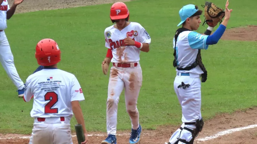 Acción del partido del Latinoamericano de Béisbol Intermedio entre Panamá y Honduras