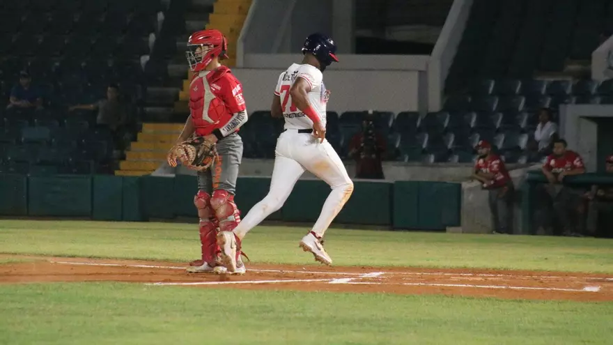 Coclé y Panamá Metro en un partido del Campeonato Nacional de Béisbol Mayor