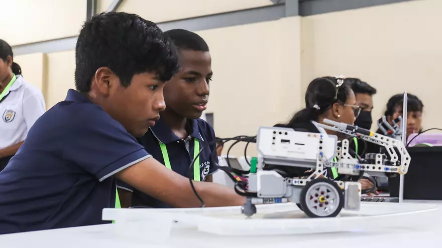 Estudiantes bocatoreños en Olimpiada Regional de Robótica